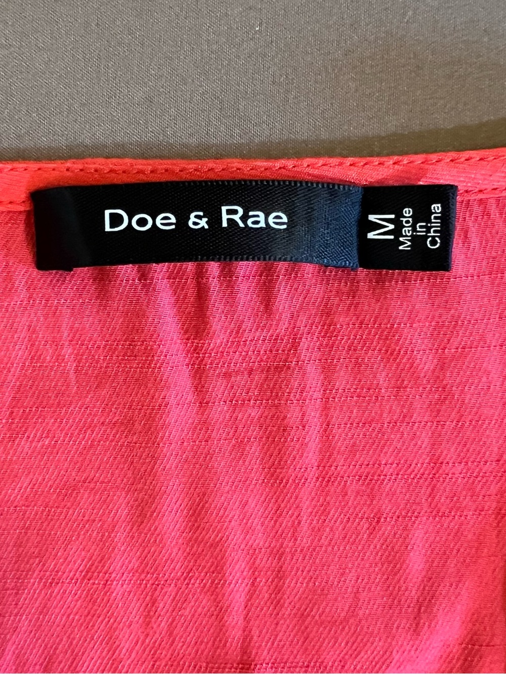 Doe & Rae Coral Scallop Neck Shell - Picture 4 of 6